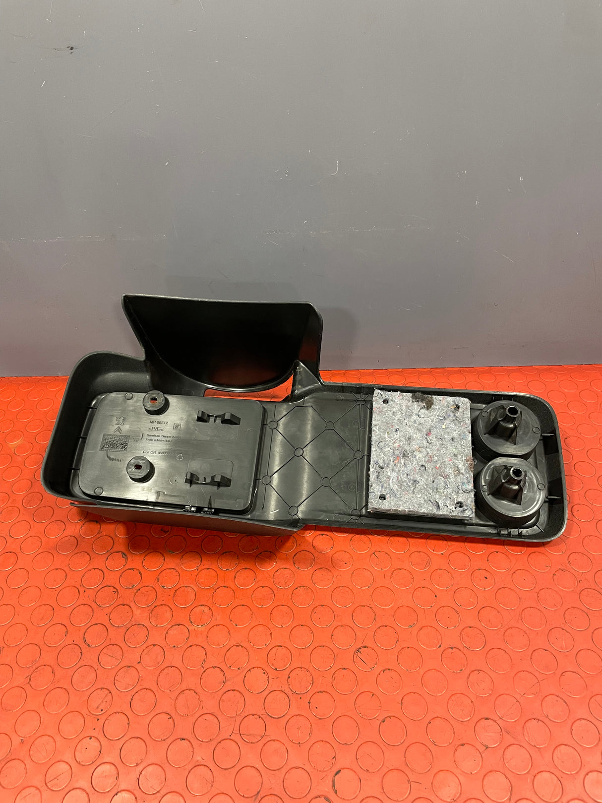 Citroen Berlingo/Peugeot Partner CENTER CONSOLE/ HANDBRAKE COVER 2008-2016 P/N 060936J01 / MP06512