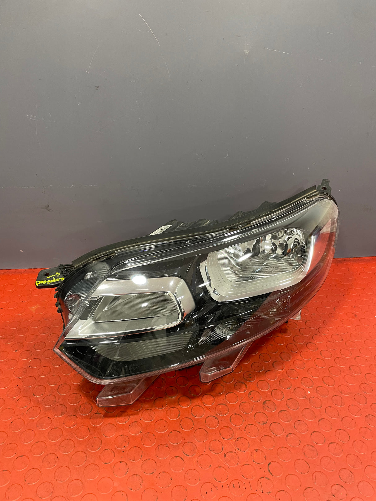 Vauxhall Vivaro/Citroen Dispatch/Peugeot Expert/Toyota Proace/Fiat Scudo HEADLIGHT ASSEMBLY Passenger's Side (w/ Repair Please See Photos) 2016-2024 P/N 9808567980 - 1