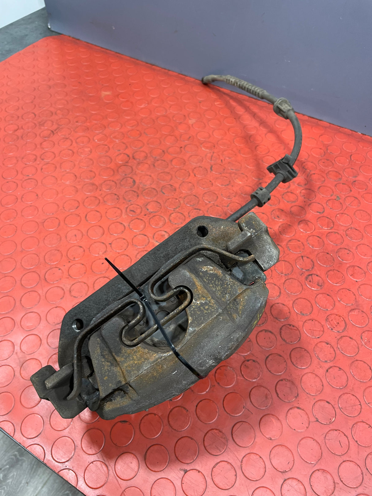 Vauxhall Vivaro/Citroen Dispatch/Peugeot Expert/Toyota Proace/Fiat Scudo FRONT BRAKE CALIPER SET 1.5 Driver's Side 2016-2024 P/N 9805256380 - 1