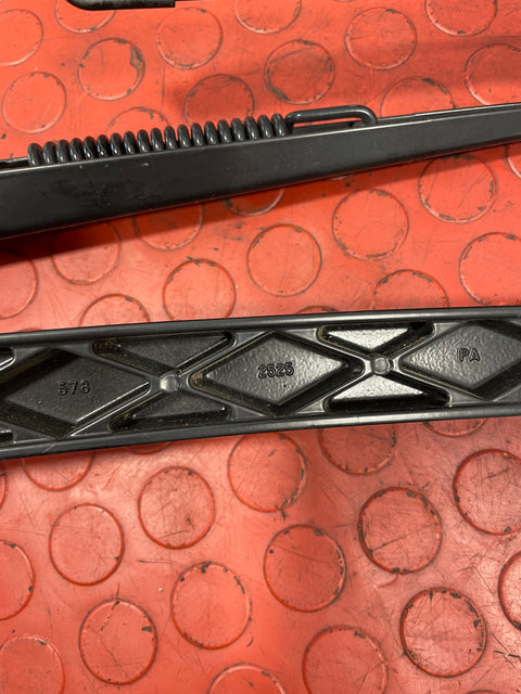 Toyota Hilux Invincible SET OF WIPER ARM LEFT & RIGHT W/ BOSCH BLADE 2017 P/N 5782525PA/5782526DR