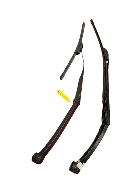 Toyota Hilux Invincible SET OF WIPER ARM LEFT & RIGHT W/ BOSCH BLADE 2017 P/N 5782525PA/5782526DR