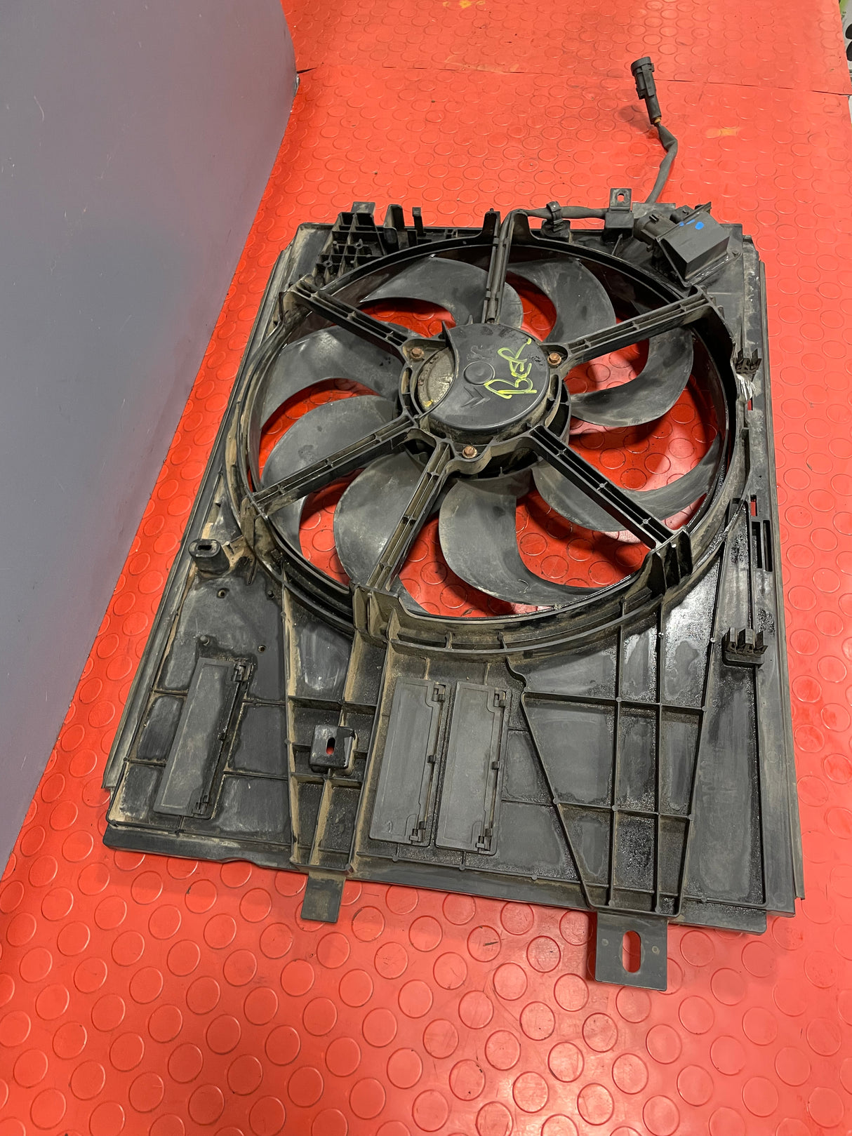 Citroen Berlingo/Peugeot Partner/Vauxhall Combo/Toyota Proace City RADIATOR COOLING FAN ASSEMBLY w/ RESISTOR P/N 9836638080 / 9829220580