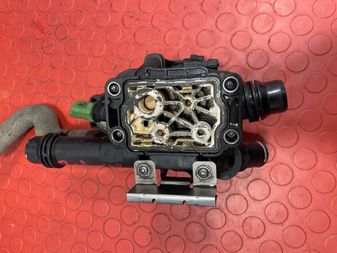 Vauxhall Vivaro/Peugeot Expert/Citroen Berlingo/Dispatch/Toyota Proace/Fiat Scudo THERMOSTAT HOUSING w/ Hose 1.6 BlueHDi 8V 2016-2024 P/N 9803549480