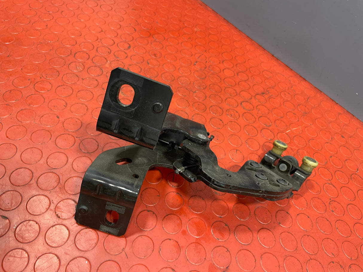 Vauxhall Vivaro/Citroen Dispatch/Peugeot Expert/Toyota Proace/Fiat Scudo CENTRE SLIDING DOOR ROLLER LEFT SIDE 2016-2024 P/N 9808074980