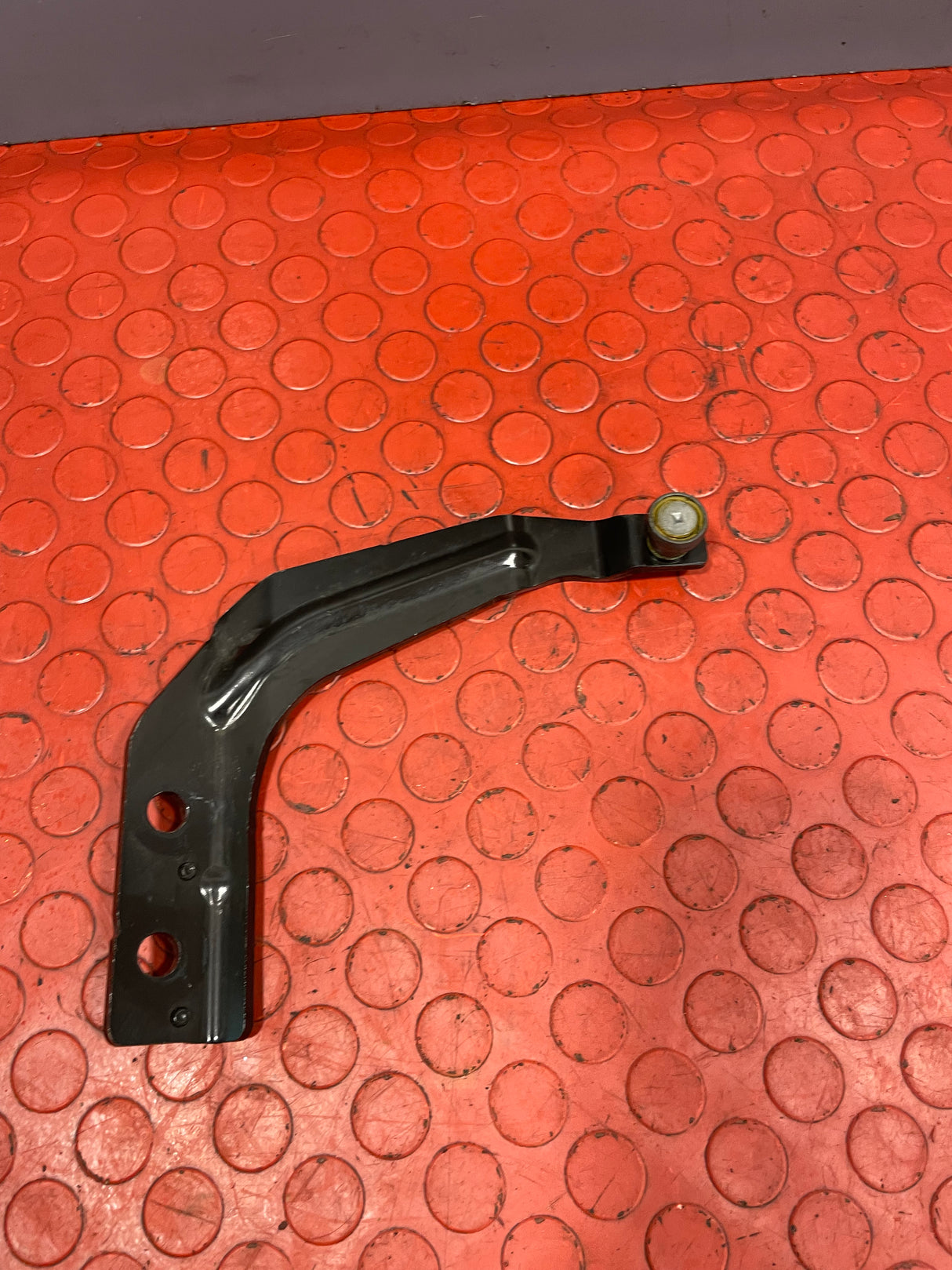 Toyota Proace/Citroen Dispatch/Peugeot Expert/Vauxhall Vivaro SIDE LOADING DOOR TOP ROLLER O/S DRIVERS SIDE 2017-2023 P/N 9823714580