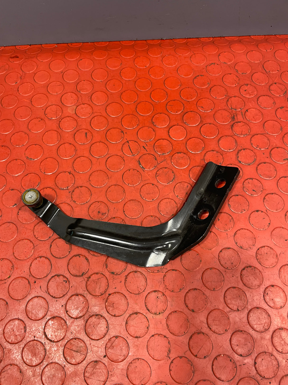 Toyota Proace/Citroen Dispatch/Peugeot Expert/Vauxhall Vivaro SIDE LOADING DOOR TOP ROLLER O/S DRIVERS SIDE 2017-2023 P/N 9823714580