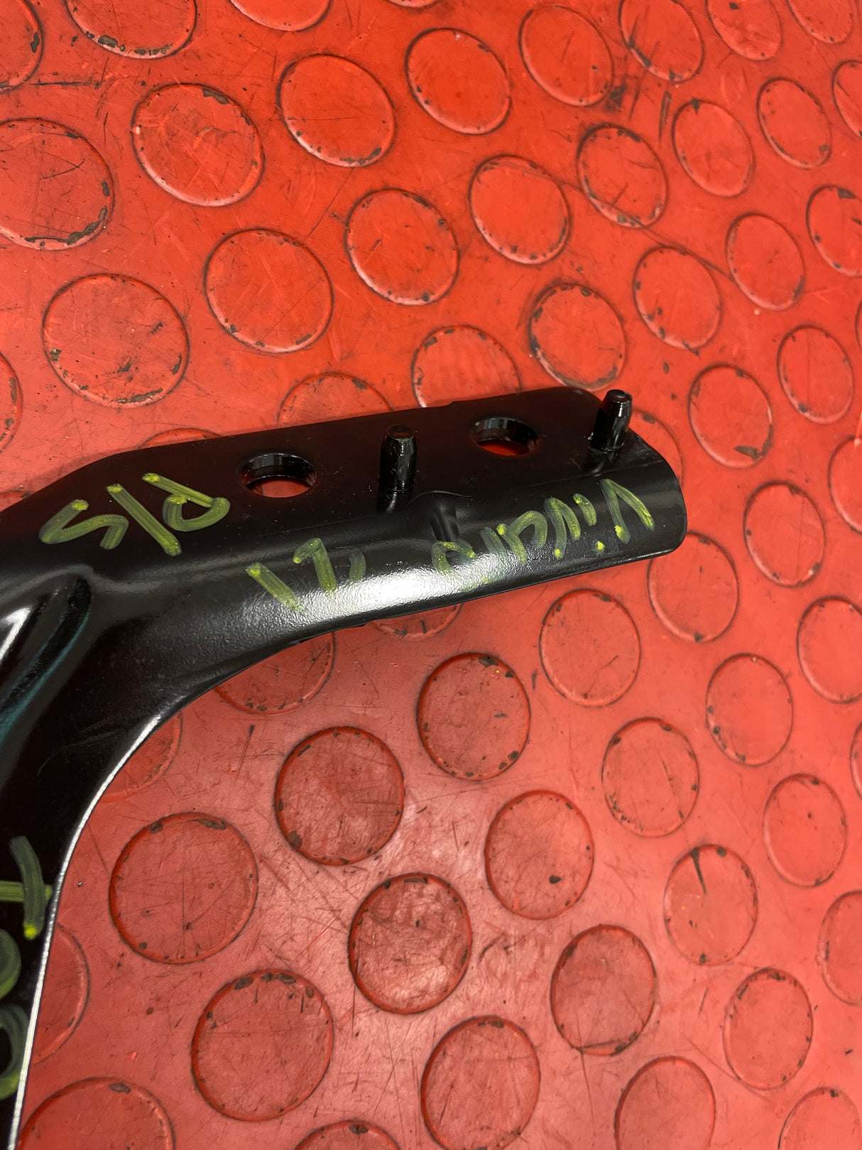 Toyota Proace/Citroen Dispatch/Peugeot Expert/Vauxhall Vivaro SIDE LOADING DOOR TOP ROLLER O/S DRIVERS SIDE 2017-2023 P/N 9823714580