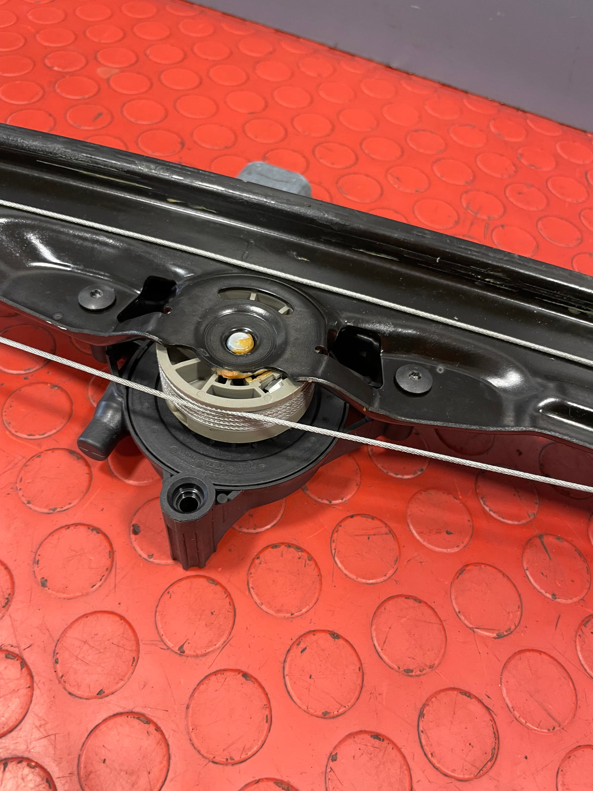 Vauxhall Vivaro/Citroen Dispatch/Peugeot Expert/Toyota Proace WINDOW REGULATOR FRONT PASSENGER'S SIDE (6 Pin) 2021 P/N 9829503680 - 1
