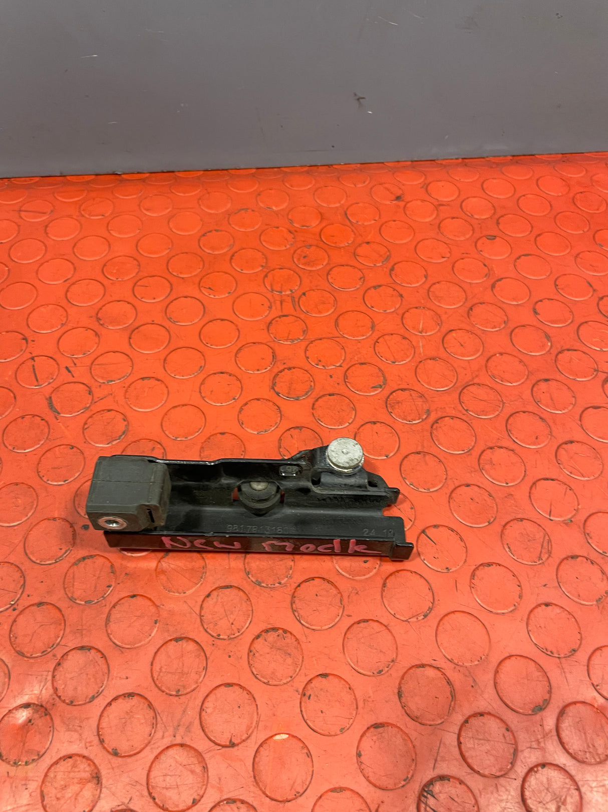 Citroen Berlingo/Peugeot Partner/Vauxhall Combo/Toyota ProAce City SLIDING DOOR RAIL passenger's Side P/N 9817813180
