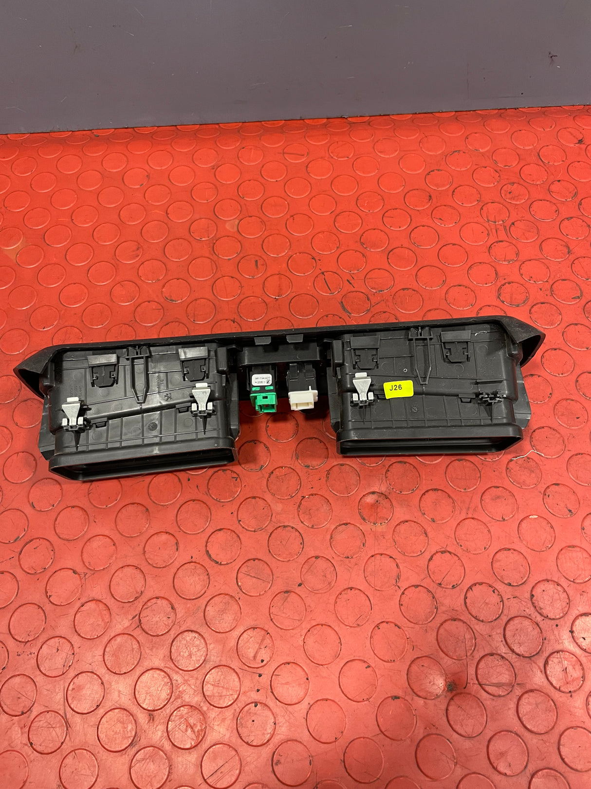Peugeot Partner/Citroen Berlingo/Vauxhall Combo/Toyota Proace City HAZARD & DOOR LOCKING SWITCH w/ AIR VENTS 2019-2024 P/N 9817042977 / 9817043077