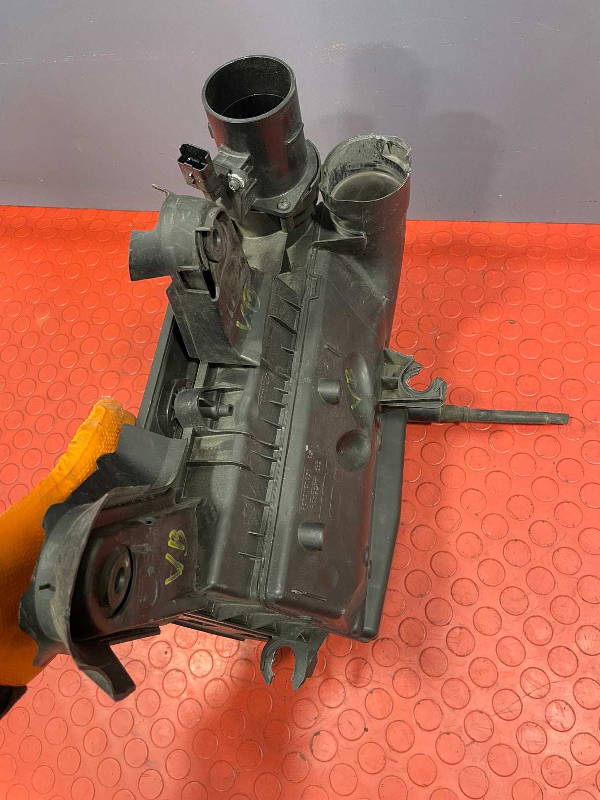 Citroen Berlingo/Peugeot Partner AIRBOX WITH AIR FLOW SENSOR & AIR FILTER (repaired hairline crack) 1.6hdi 2008-2016 P/N 9673061080-1