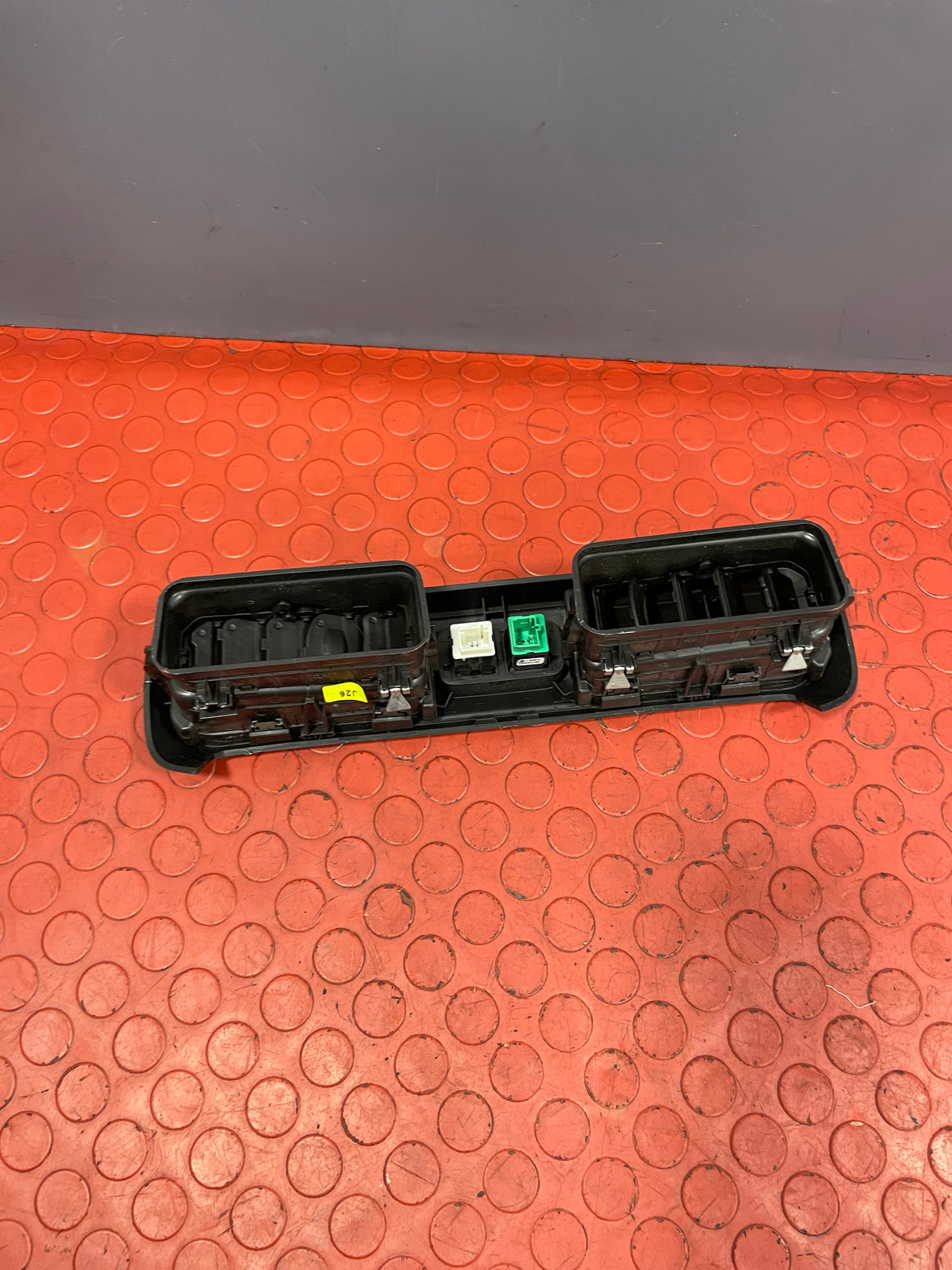 Peugeot Partner/Citroen Berlingo/Vauxhall Combo/Toyota Proace City HAZARD & DOOR LOCKING SWITCH w/ AIR VENTS 2019-2024 P/N 9817042977 / 9817043077