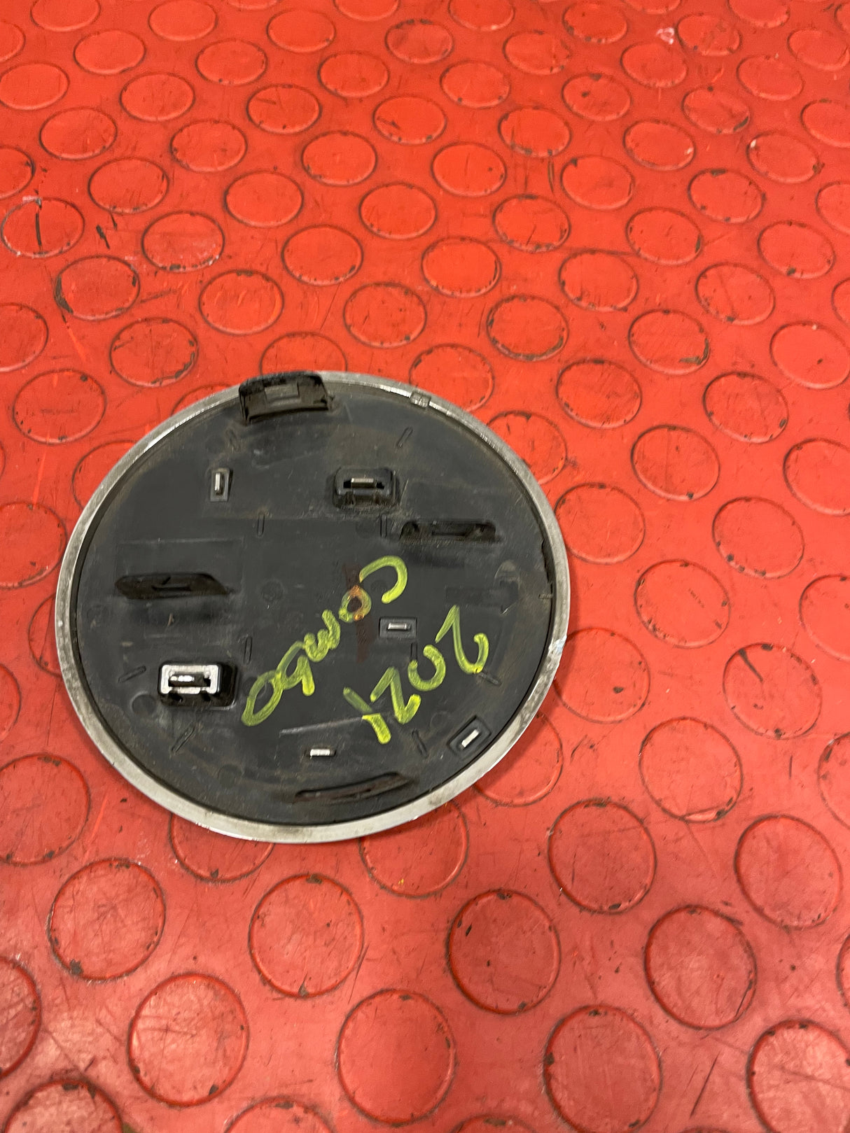 Vauxhall Combo FRONT GRIFFIN BADGE EMBLEM LOGO NAMEPLATE 2019-2024 P/N 98167915DX