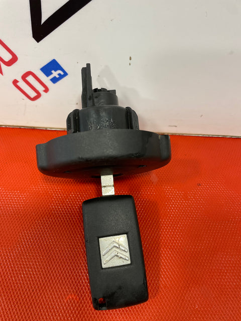 Citroen Berlingo/Peugeot Partner LOCKING FUEL CAP AND KEY 2008-2018 P/N 1508H7