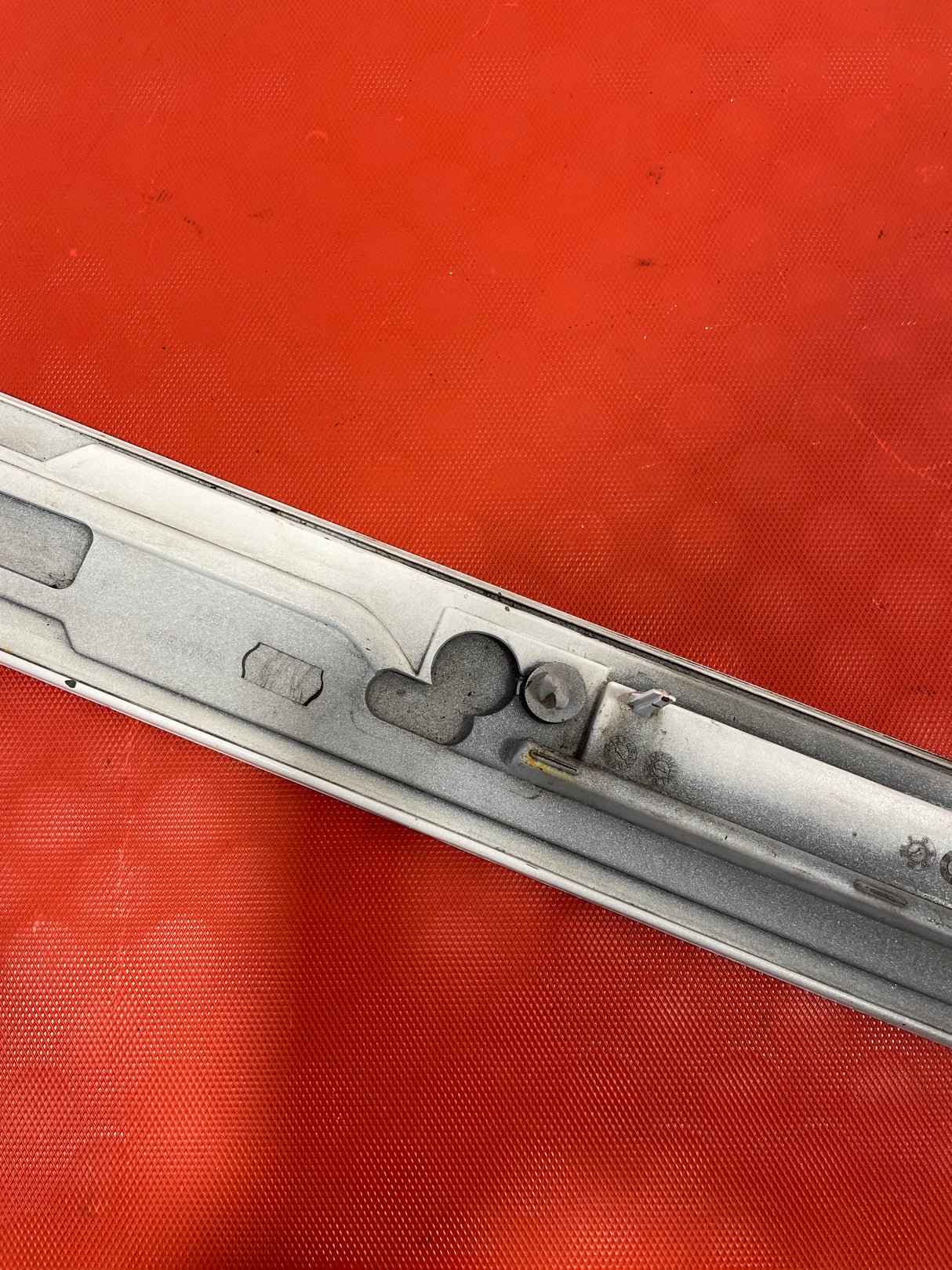Citroen Dispatch/ Peugeot Expert/ Toyota Proace/ Vauxhall Vivaro PASSENGER SIDE SLIDING DOOR RAIL TRIM (White) 2019-2023 P/N 9808384180