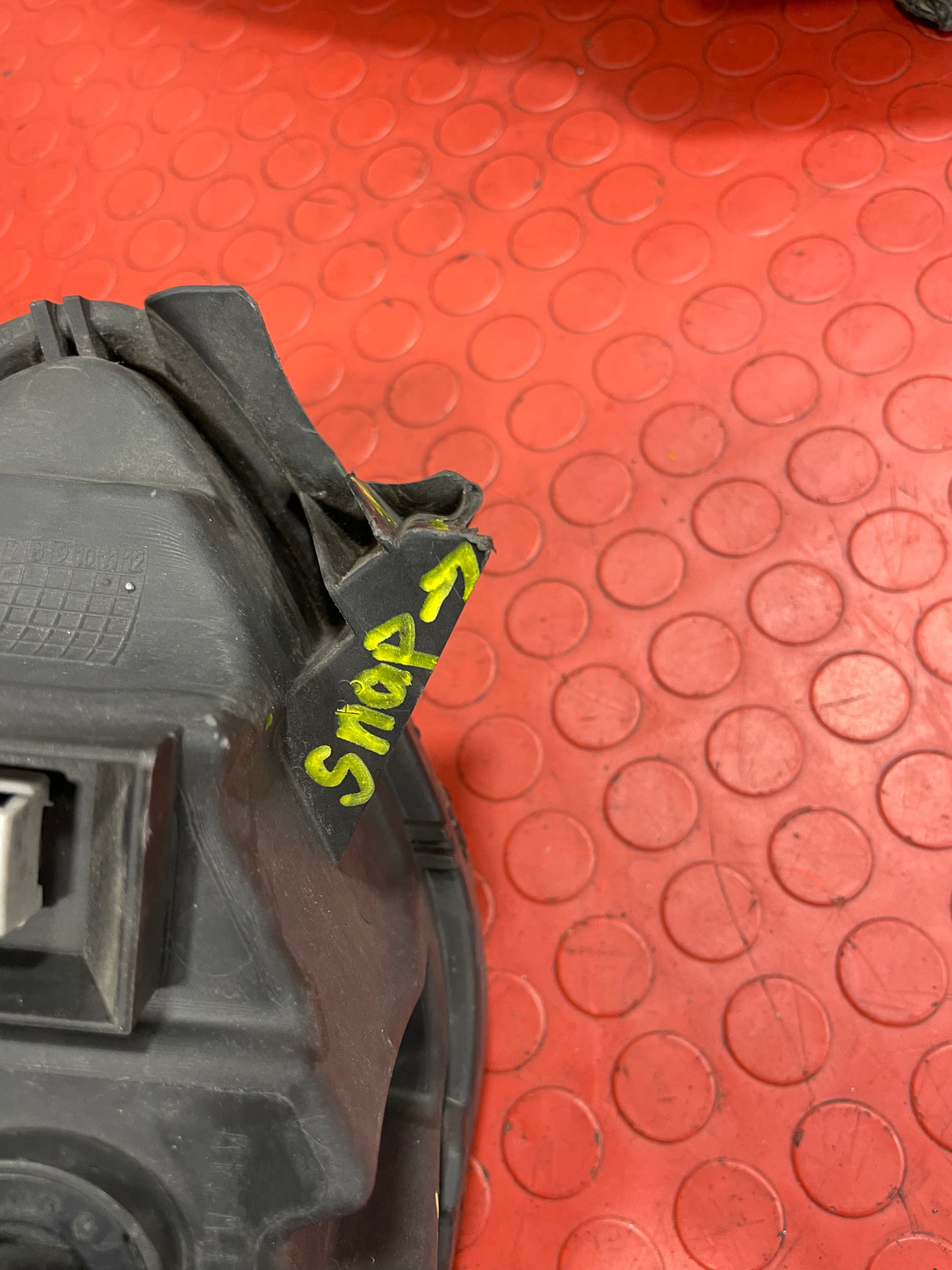 Ford Transit Connect HEAD LIGHT ASSEMBLY Passenger's Side (Broken Lower Mounting Point) 2013-2018 P/N DT1113W030BC