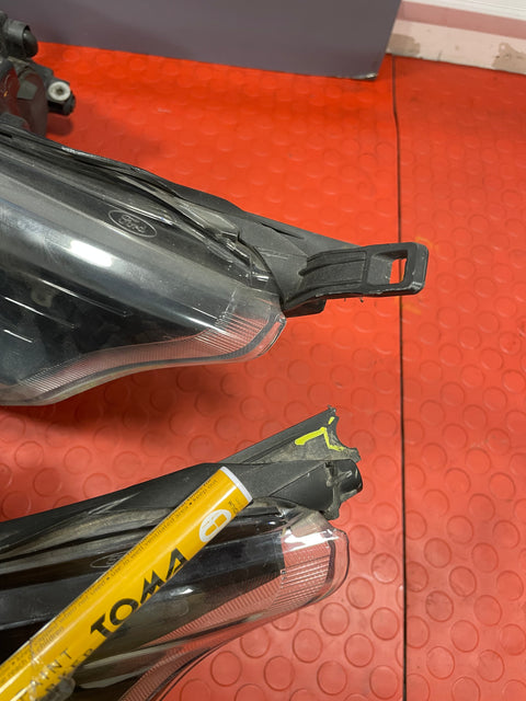 Ford Transit Custom HEADLIGHT LH PASSENGER SIDE BLACK INTERIOR (DAMAGED MOUNTING POINT) 2013-2018 P/N BK2113W030AJ - 2