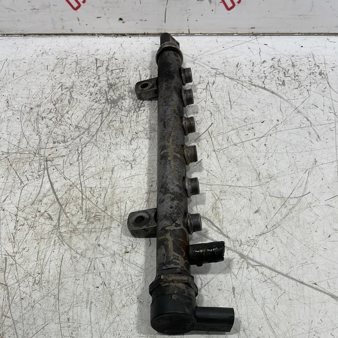 Volkswagen Crafter FUEL RAIL 2.5 TDI 2006-2010 P/N 076130093A