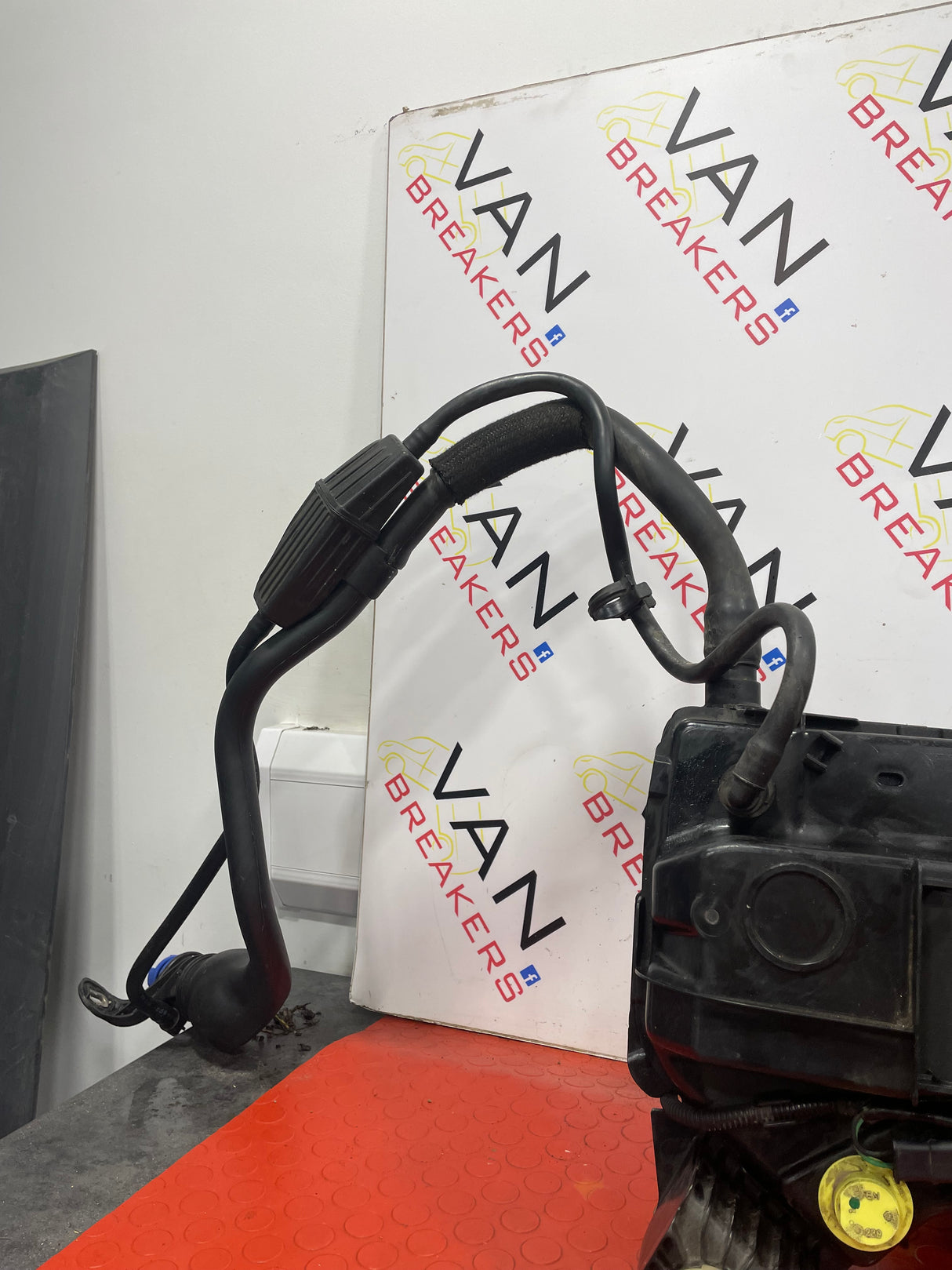 Citreon Berlingo/Peugeot Partner/Vauxhall Combo/Proace City 1.5 ADBLUE TANK COMPLETE WITH PUMP 2019> P/N 9832421480