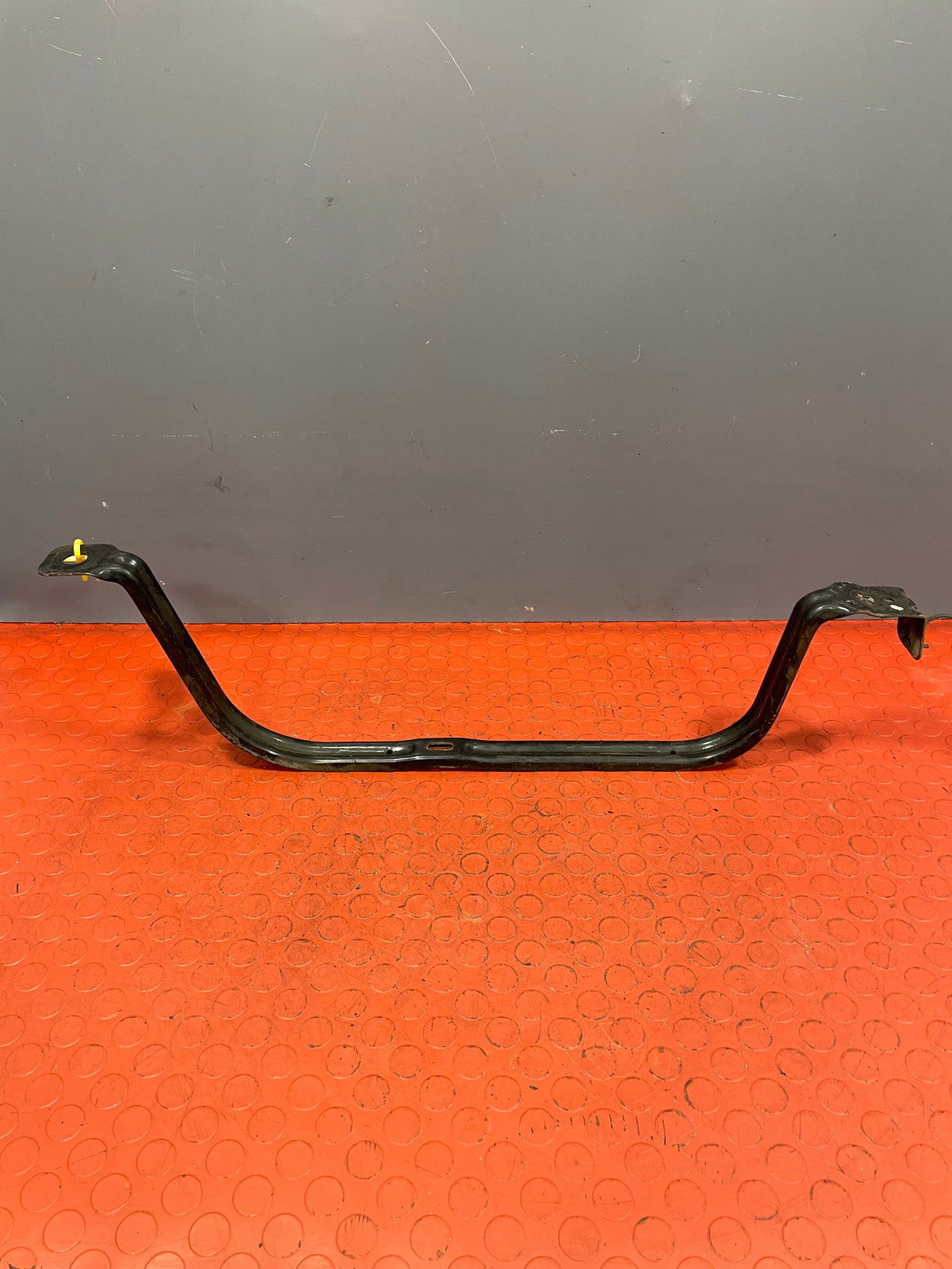 Citroen Dispatch/ Peugeot Expert/ Vauxhall Vivaro/ Toyota Proace FUEL TANK STRAP 2016-2024 P/N 9813784480 - 1