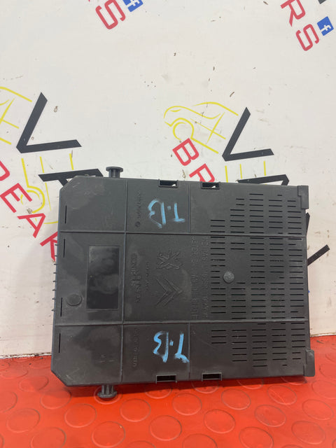 Peugeot Partner/Citroen Berlingo FUSE BOX  P/N 966689538002