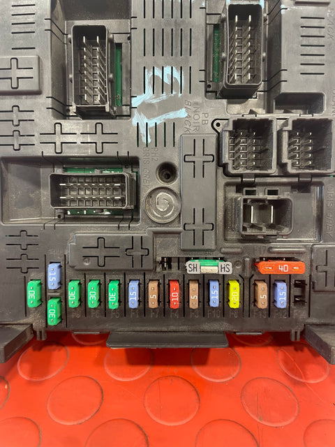 Peugeot Partner/Citroen Berlingo FUSE BOX  P/N 966689538002