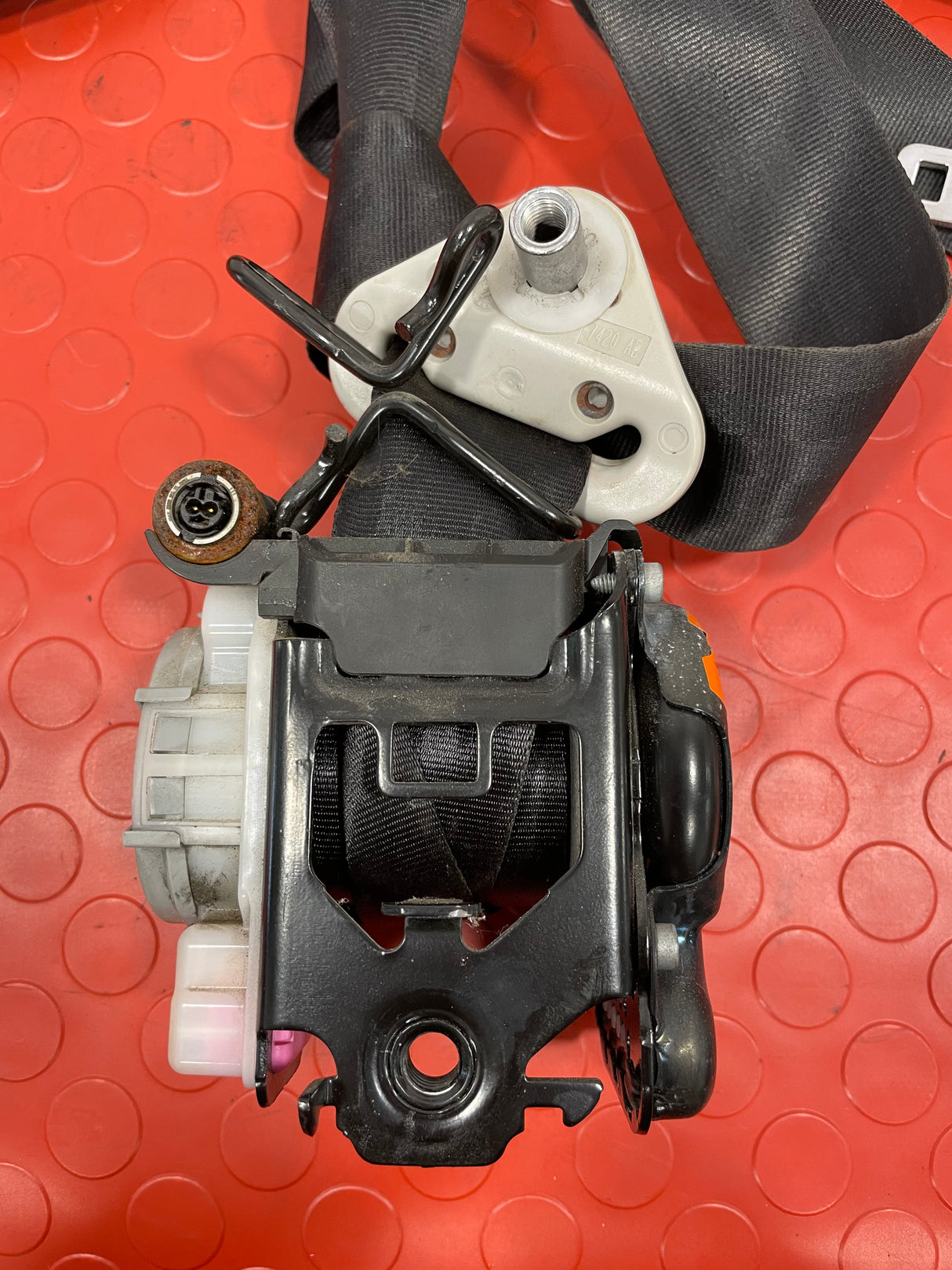 Citroen Berlingo/Peugeot Partner FRONT SEAT BELT Passensger's Side 2008-2018 P/N 98025583XX