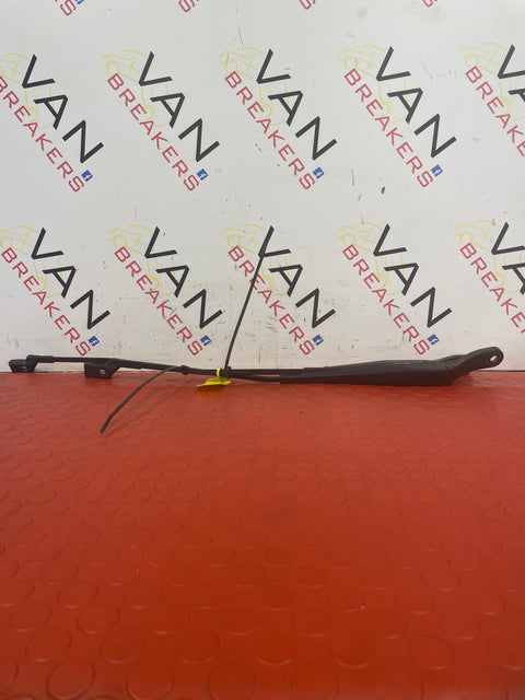 Citroen Berlingo/Peugeot Partner WINDSCREEN WIPERS (PAIR) No Blades 2008-2018   P/N 9682975280 - 1