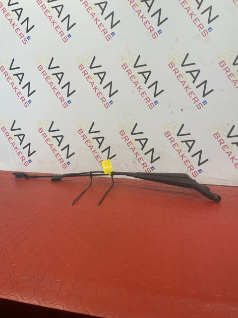 Citroen Berlingo/Peugeot Partner WINDSCREEN WIPERS (PAIR) No Blades 2008-2018   P/N 9682975280 - 1
