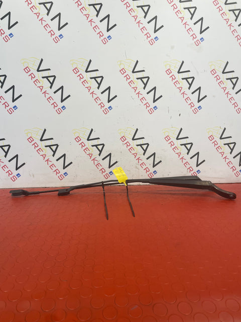Citroen Berlingo/Peugeot Partner WINDSCREEN WIPERS (PAIR) No Blades 2008-2018   P/N 9682975280 - 1