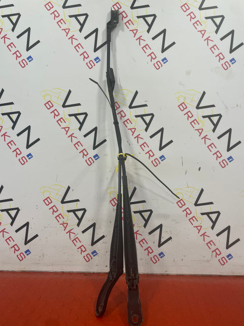 Citroen Berlingo/Peugeot Partner WINDSCREEN WIPERS (PAIR) No Blades 2008-2018   P/N 9682975280 - 1