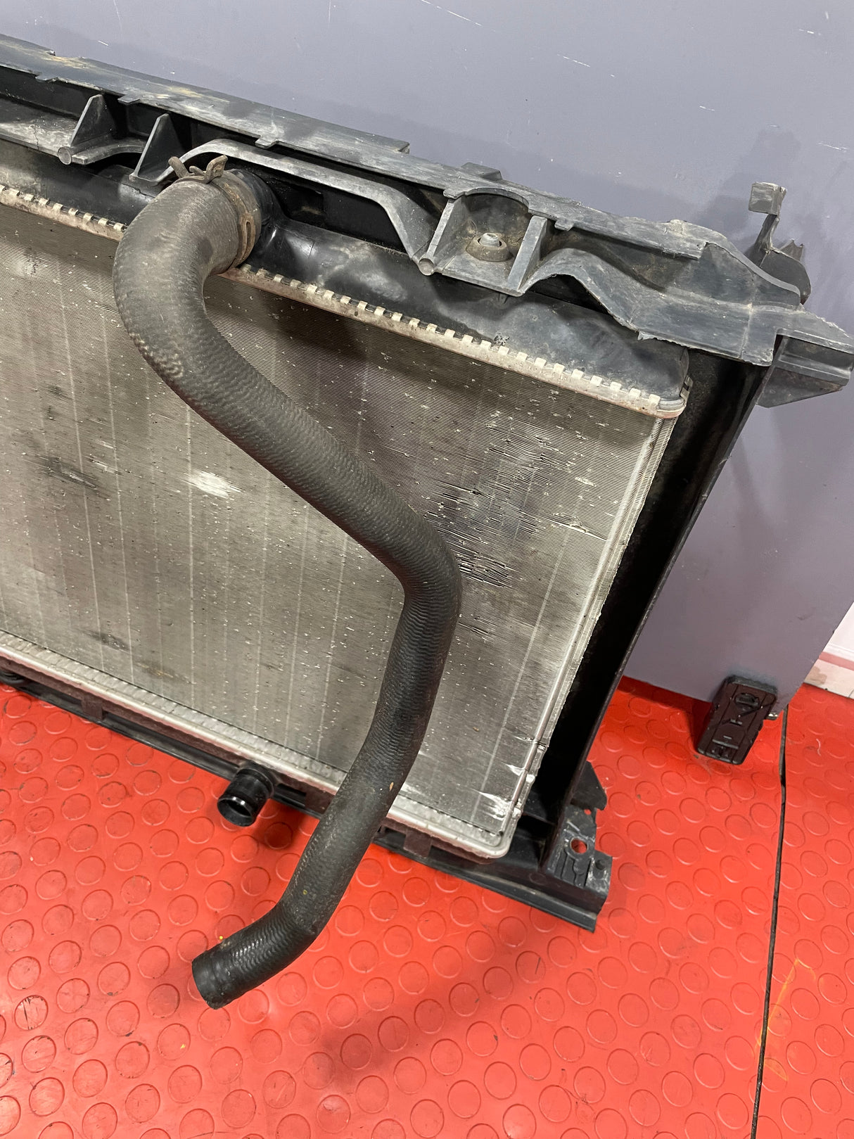 Citroen Berlingo/Peugeot Partner RADIATOR ASSEMBLY W/ FRAME (Minor Crack in the Frame) 1.6  2008-2016 P/N 9682720480