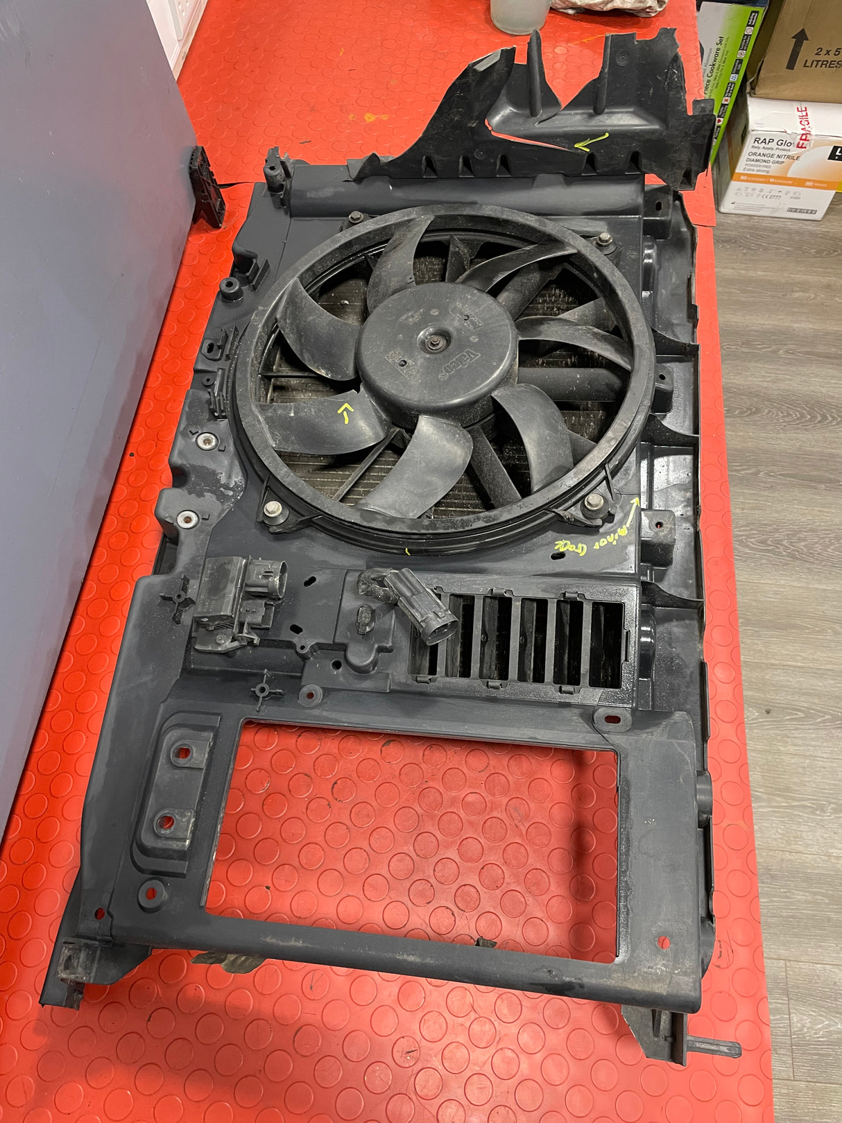 Citroen Berlingo/Peugeot Partner RADIATOR ASSEMBLY W/ FRAME (Minor Crack in the Frame) 1.6  2008-2016 P/N 9682720480