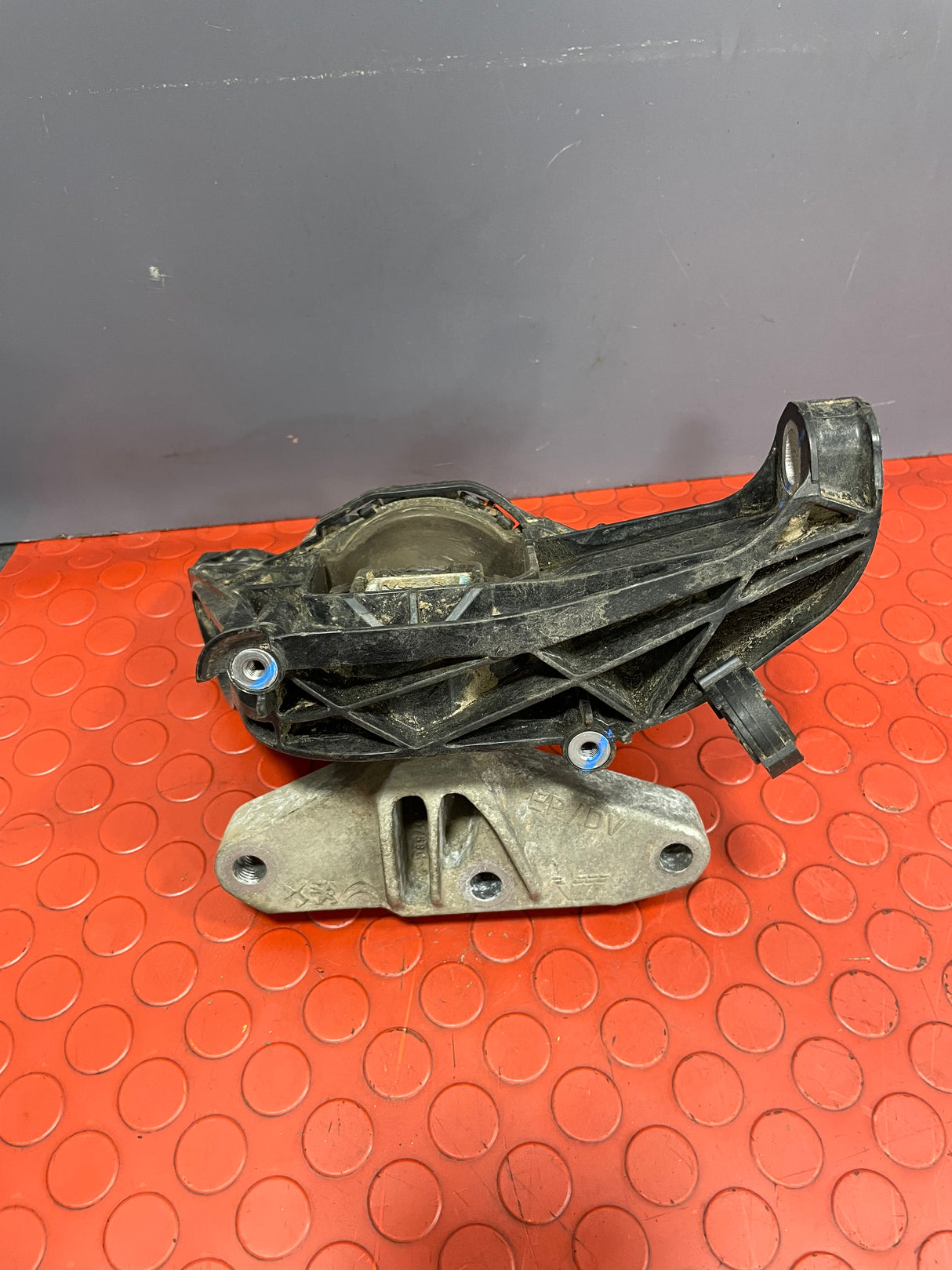 Citroen Berlingo/Peugeot Partner/Vauxhall Combo/Toyota Proace City ENGINE MOUNT O/S DRIVER'S SIDE 1.5  2019-2024 P/N 9820297580