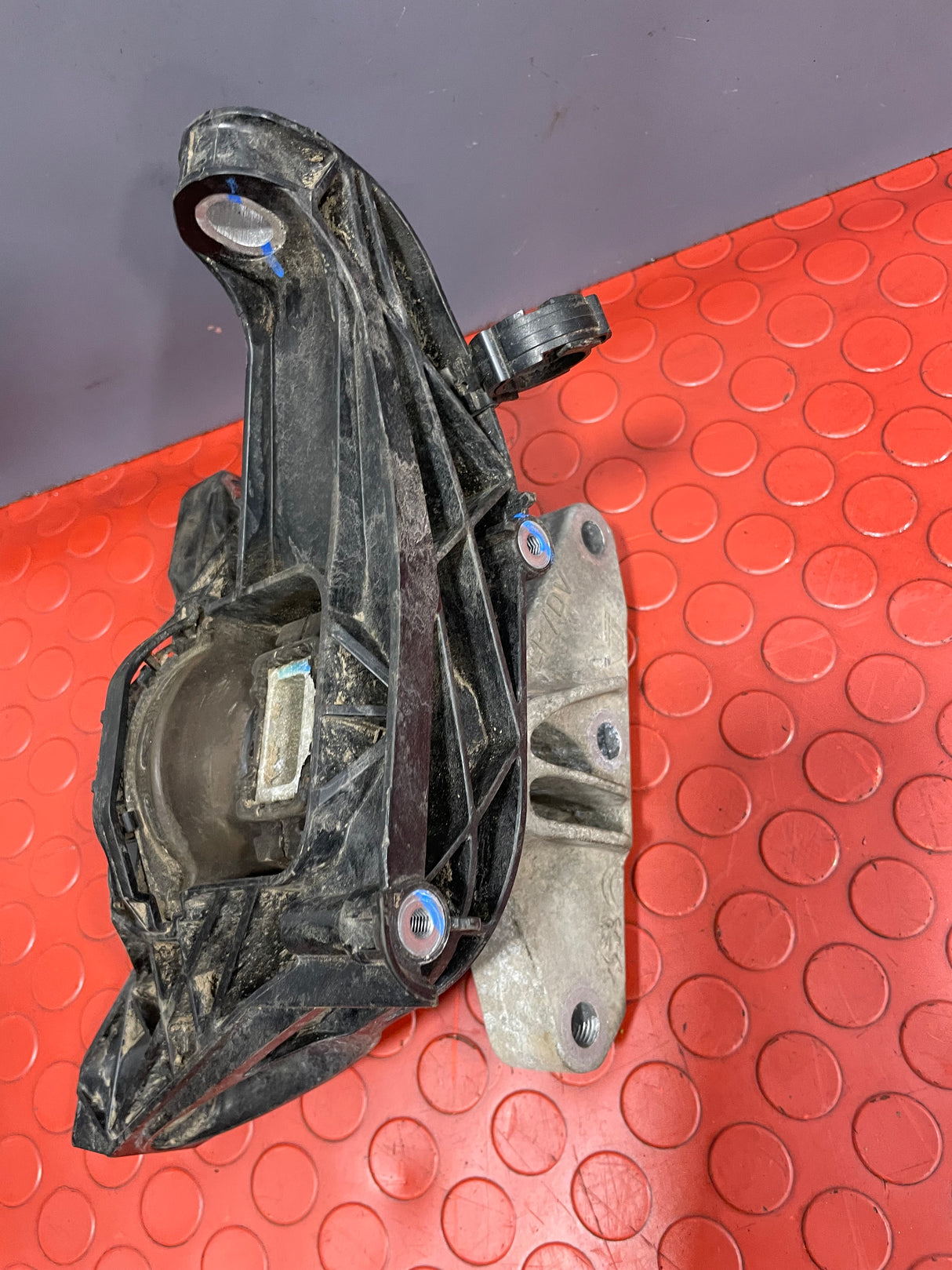 Citroen Berlingo/Peugeot Partner/Vauxhall Combo/Toyota Proace City ENGINE MOUNT O/S DRIVER'S SIDE 1.5  2019-2024 P/N 9820297580