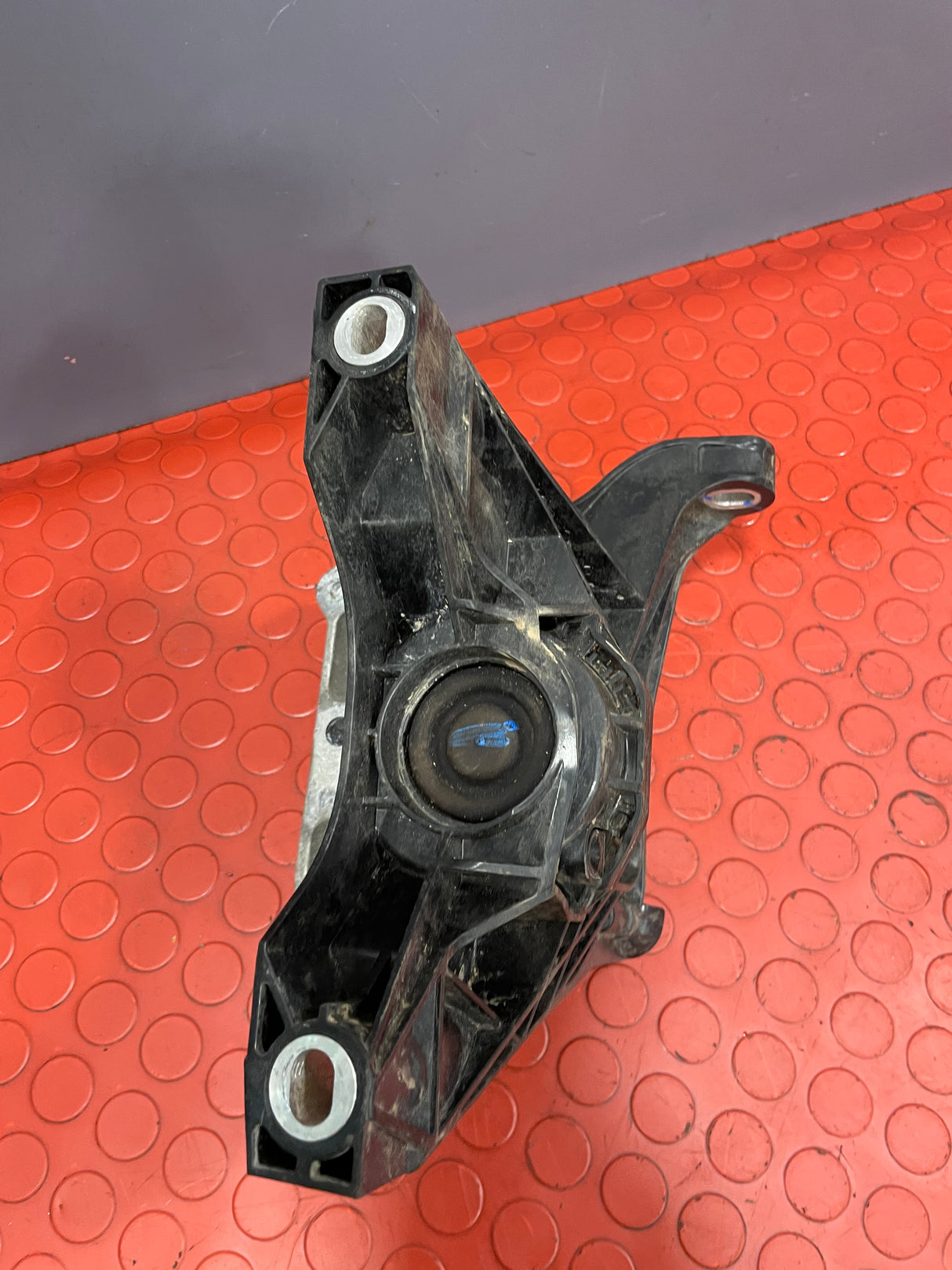 Citroen Berlingo/Peugeot Partner/Vauxhall Combo/Toyota Proace City ENGINE MOUNT O/S DRIVER'S SIDE 1.5  2019-2024 P/N 9820297580