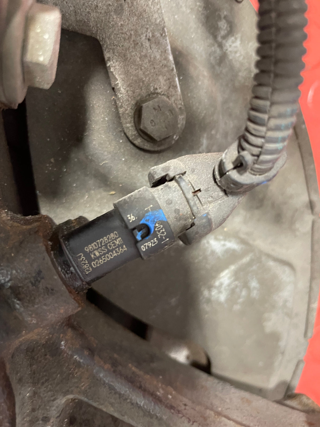 Citroen Berlingo/Peugeot Partner/Vauxhall Combo/Toyota Proace City FRONT WHEEL HUB & BRAKE SET W/ ABS SENSOR Driver's Side 2019-2024 R/N 9825606280 / 9810728280