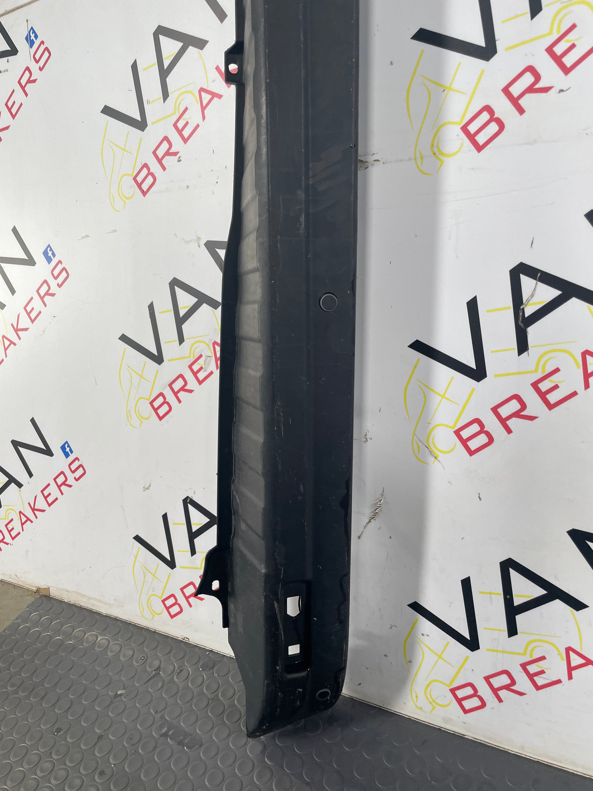 Renault Trafic/Vauxhall Vivaro REAR BUMPER WITH PARKING SENSORS 2014-2018 P/N 95517610