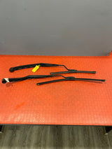 Toyota Hilux Invincible SET OF WIPER ARM LEFT & RIGHT W/ BOSCH BLADE 2017 P/N 5782525PA/5782526DR