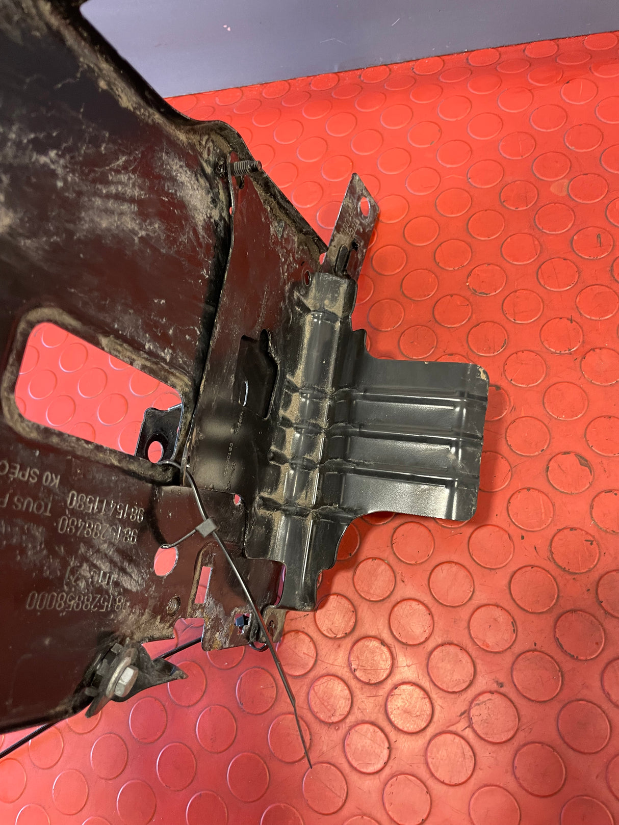 Citroen Berlingo/Peugeot Partner/Vauxhall Combo/Toyota Proace City BATTERY HOLDER AND BRACKET 1.5 2019-2024 P/N 9815288480-1