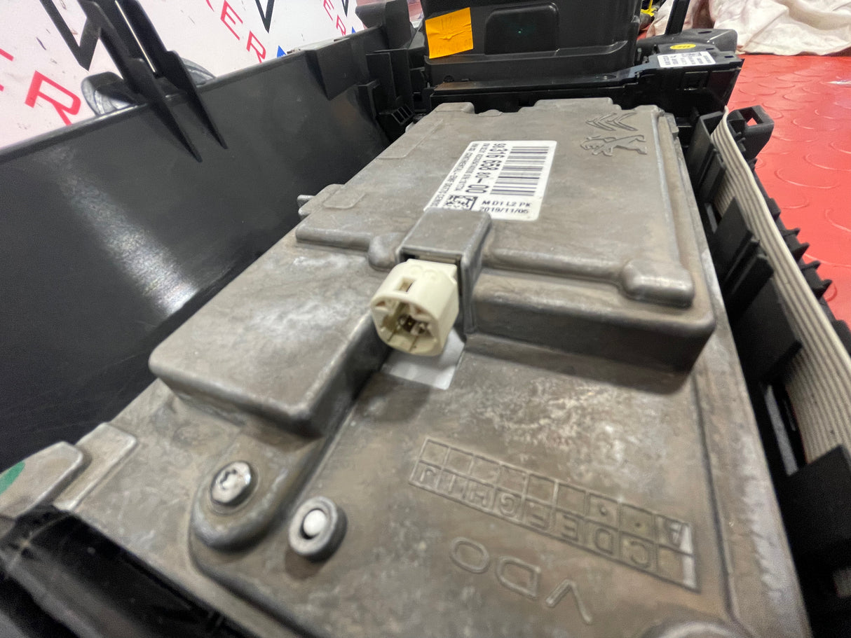 Citroen Dispatch/Peugeot Expert/Vauxhall Vivaro/Toyota Proace  MULTI FUNCTION  RADIO  AUDIO AND SAT NAV DISPLAY WITH SURROUND AND HEAD UNIT 2016-2024 P/N 9831665880 9834032980