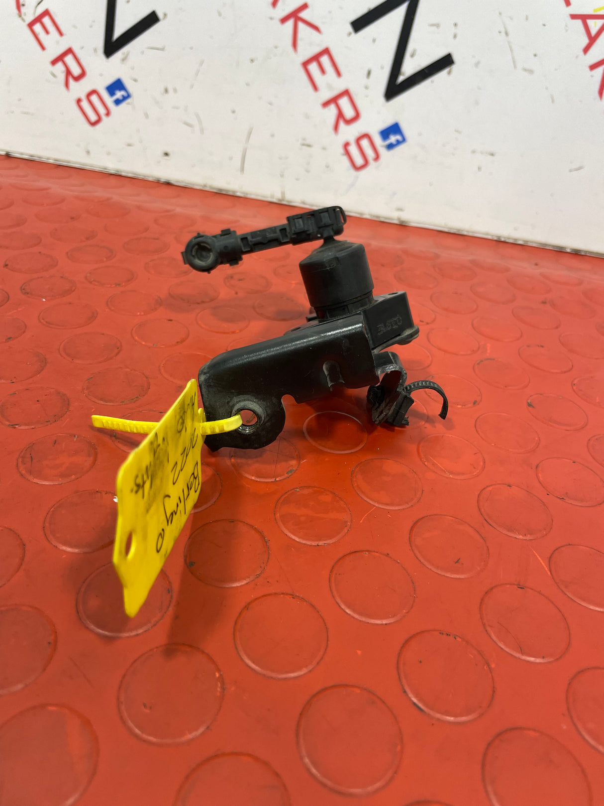 Citroen Berlingo Peugeot Partner HEADLIGHT LEVELING SENSOR AND BRACKET (LEFT SIDE) 2022 P/N9816729980