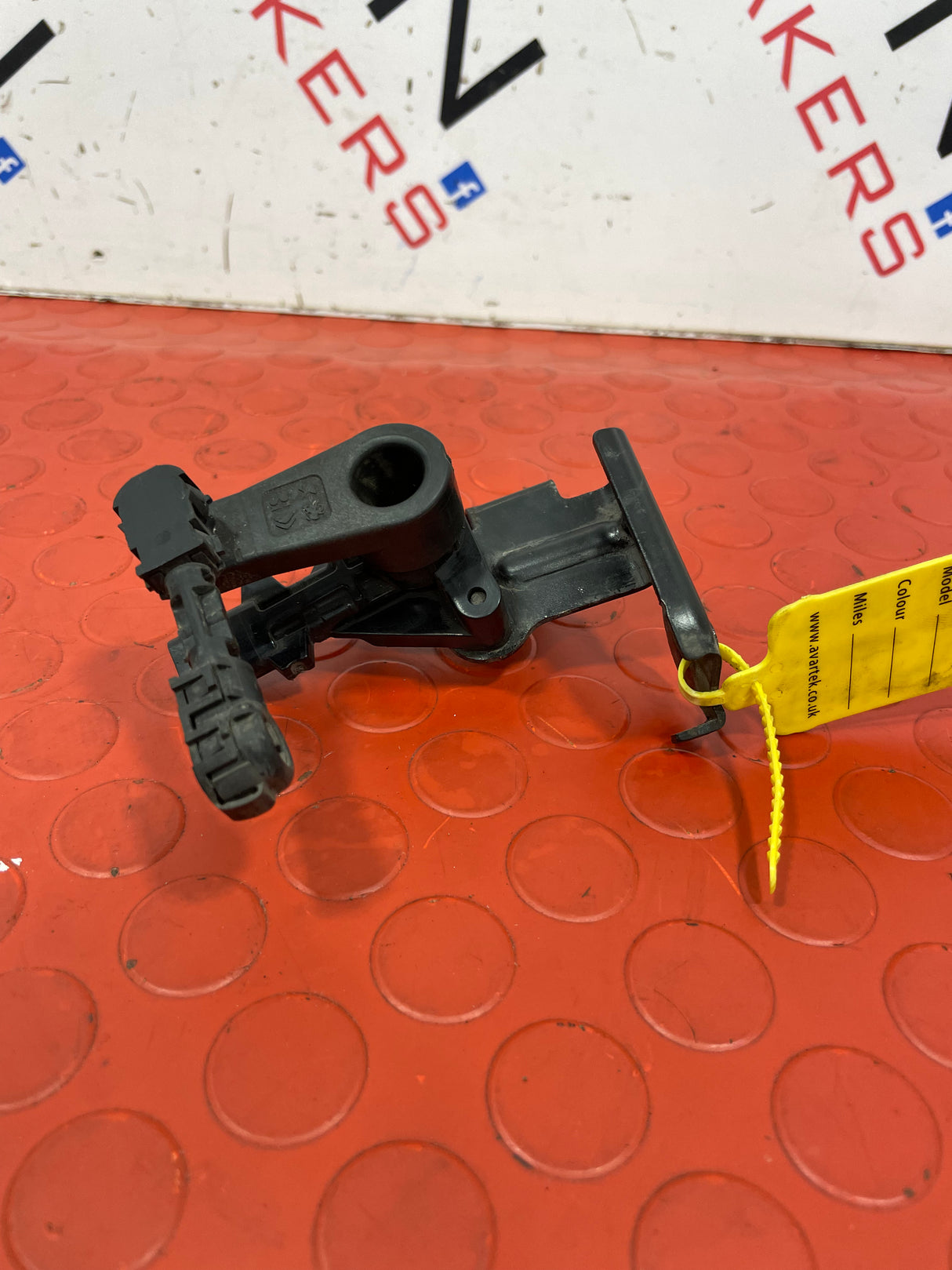 Citroen Berlingo Peugeot Partner HEADLIGHT LEVELING SENSOR AND BRACKET (LEFT SIDE) 2022 P/N9816729980