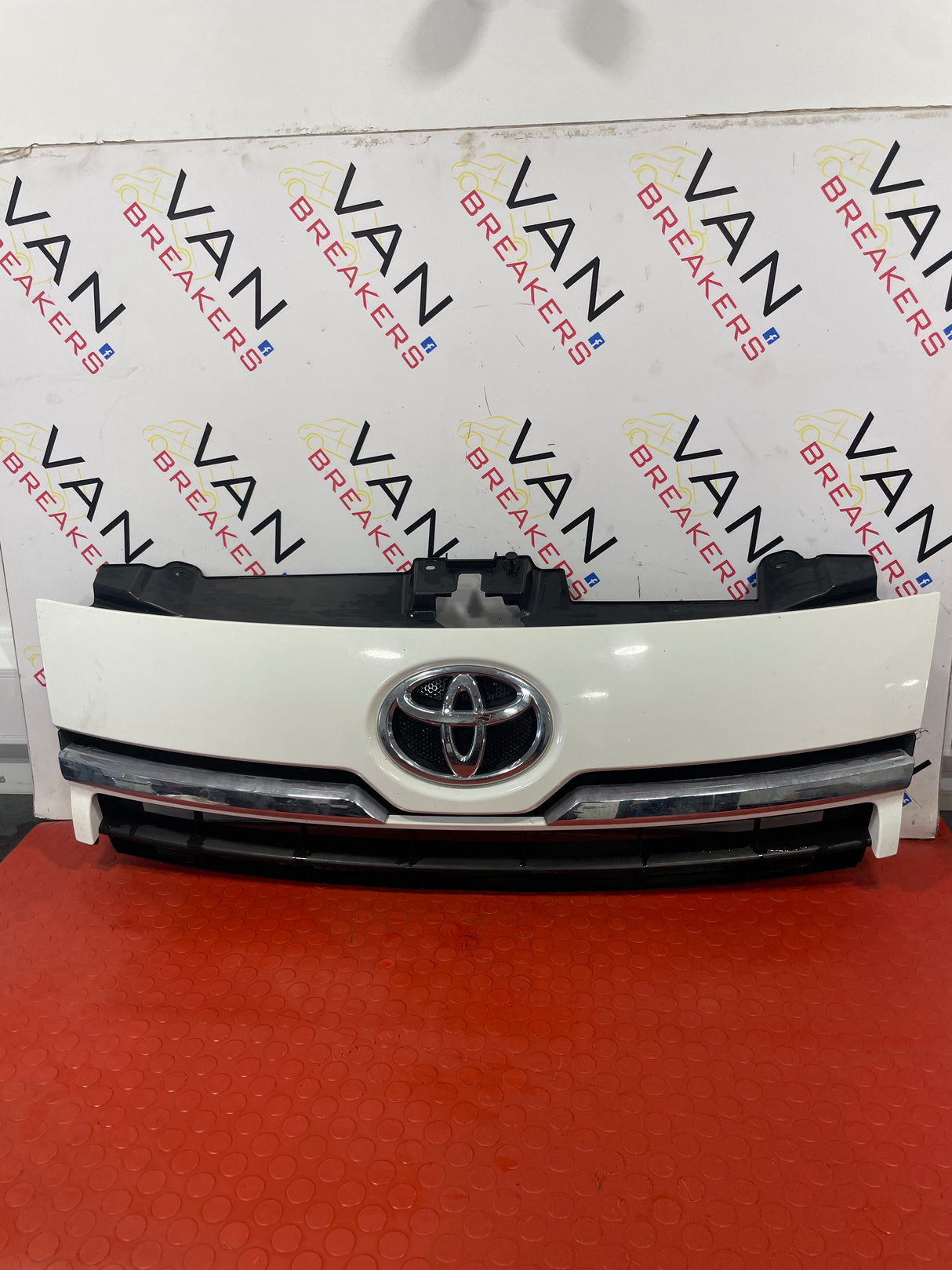 Toyota Proace FRONT GRILL WHITE 2013-2016  P/N 9806434177