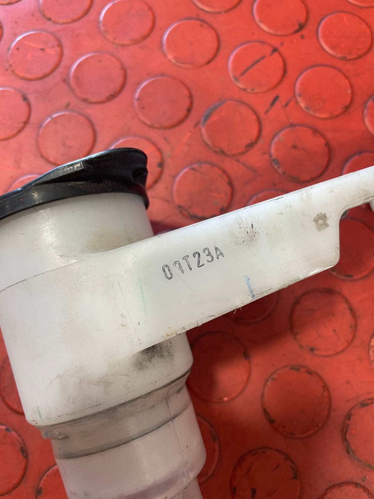 Toyota Hilux WASHER BOTTLE NECK 2016-2023 R/N WAS50 / 09T23A
