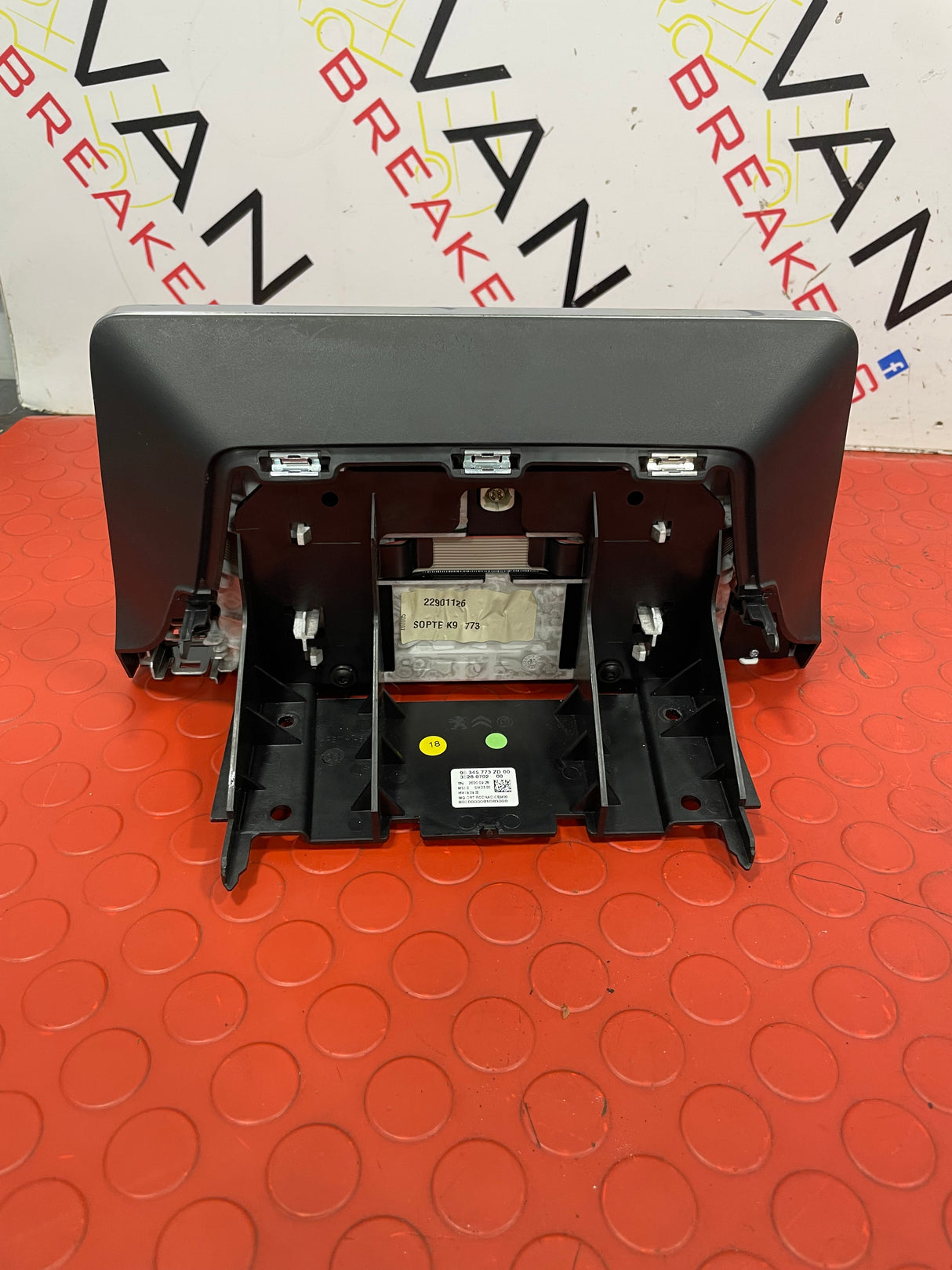 Peugeot Partner/Citroen Berlingo/Vauxhall Combo/Toyota Proace City  MULTI-FUNCTION RADIO TOUCH SCREEN 2019-2024 P/N 98345773ZD