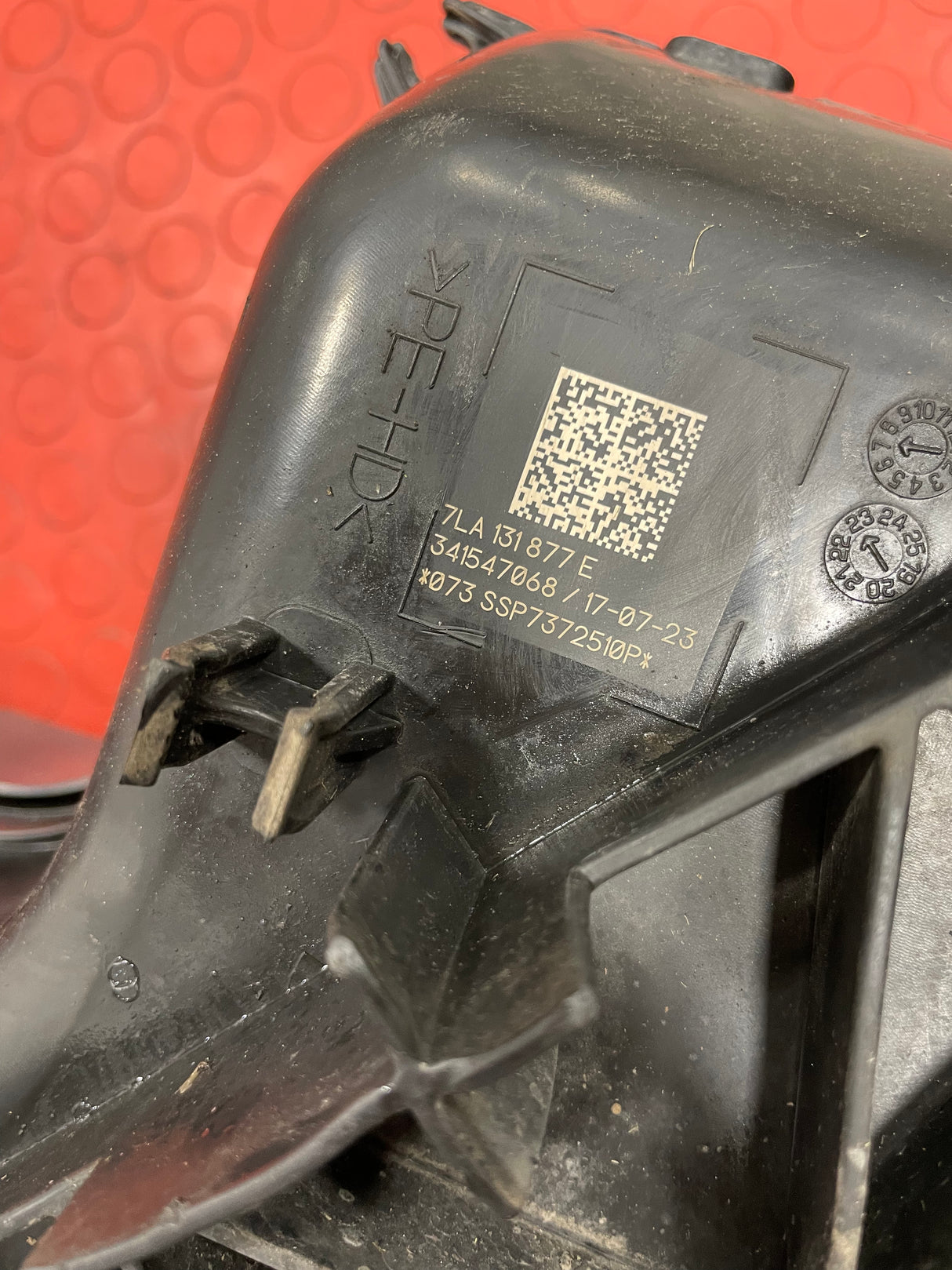 Volkswagen Transporter ADBLUE TANK w/ PUMP 2.0 2024 P/N 7LA131877E R/N 5WA131969 / 7LA971819A / 7LA131531