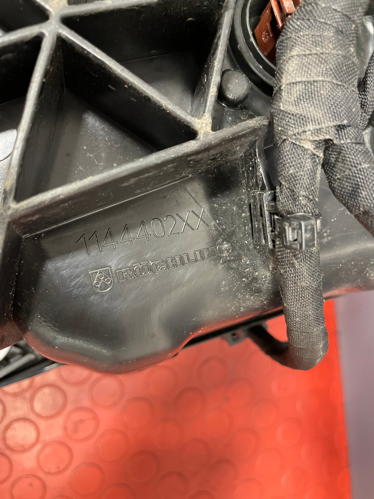 Volkswagen Transporter ADBLUE TANK w/ PUMP 2.0 2024 P/N 7LA131877E R/N 5WA131969 / 7LA971819A / 7LA131531