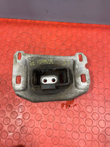 Vauxhall Vivaro/Citroen Berlingo/Dispatch/Peugeot Partner/Expert/Toyota Proace/Fiat Scudo GEARBOX MOUNT/TRANSMISSION MOUNT 2016-2024 P/N 9807420980 - 1