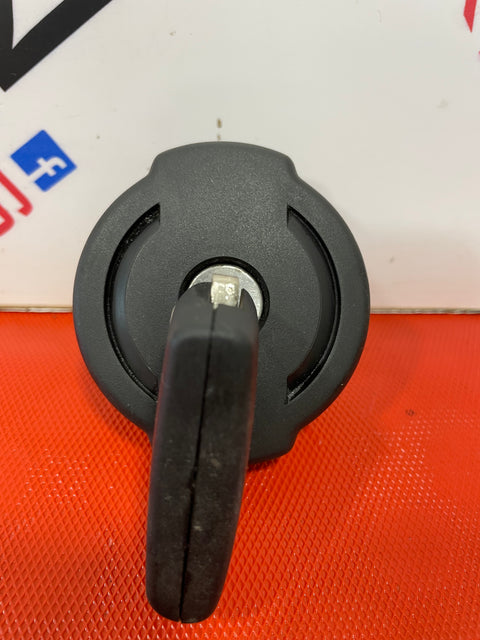 Citroen Berlingo/Peugeot Partner LOCKING FUEL CAP AND KEY  2008-2018  P/N 1508H7